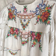 Load image into Gallery viewer, Mithra Folk Smock Blouse, Crochet linen